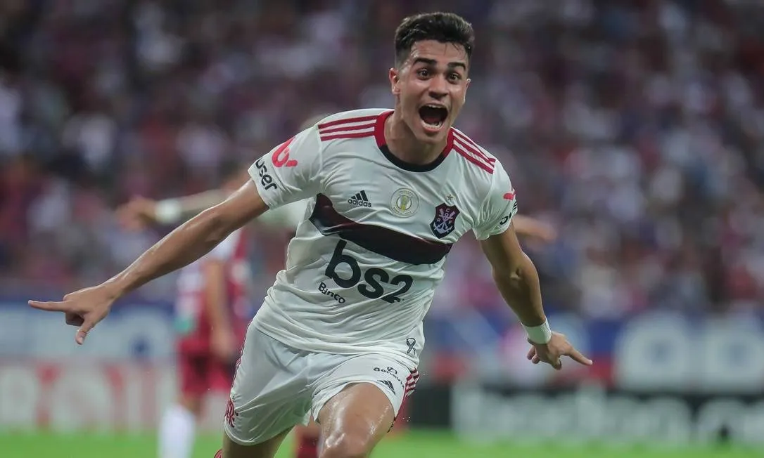  Florentino Perez has reportedly set his sights on Flamengo starlet Reinier and is said to be ahead of Barcelona - Bóng Đá