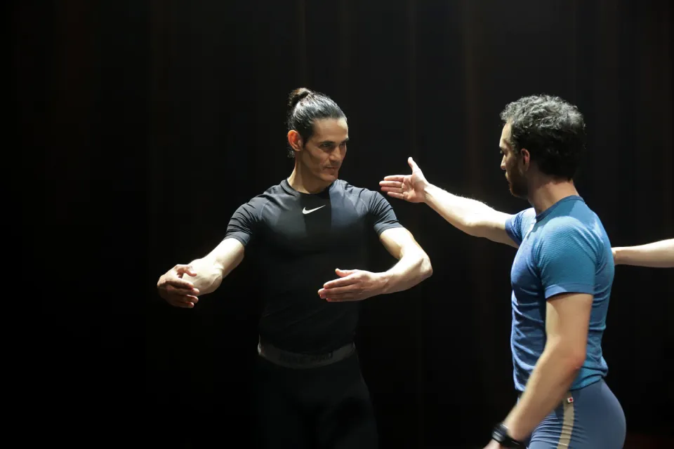 Cavani bén duyên với bộ môn ballet - Bóng Đá