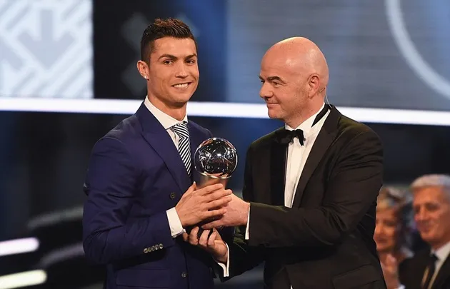 Chùm ảnh: Ronaldo rạng rỡ trong lễ trao giải - Bóng Đá