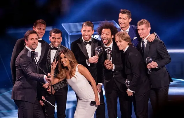Chùm ảnh: Ronaldo rạng rỡ trong lễ trao giải - Bóng Đá