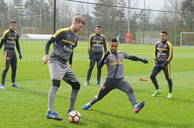 Ảnh tập luyện Arsenal - Bóng Đá