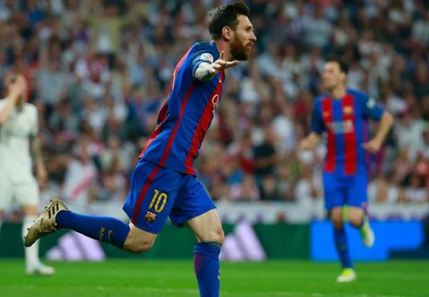 Rực sáng trước Real, Messi được Suarez đưa 