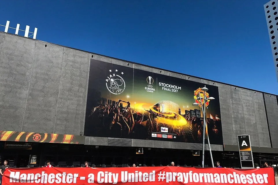 Fan Man Utd đại náo Stockholm - Bóng Đá