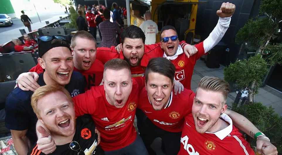 Fan Man Utd đại náo Stockholm - Bóng Đá