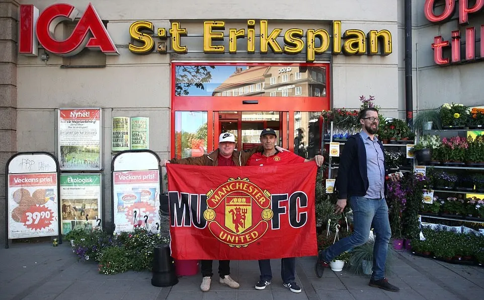 Fan Man Utd đại náo Stockholm - Bóng Đá