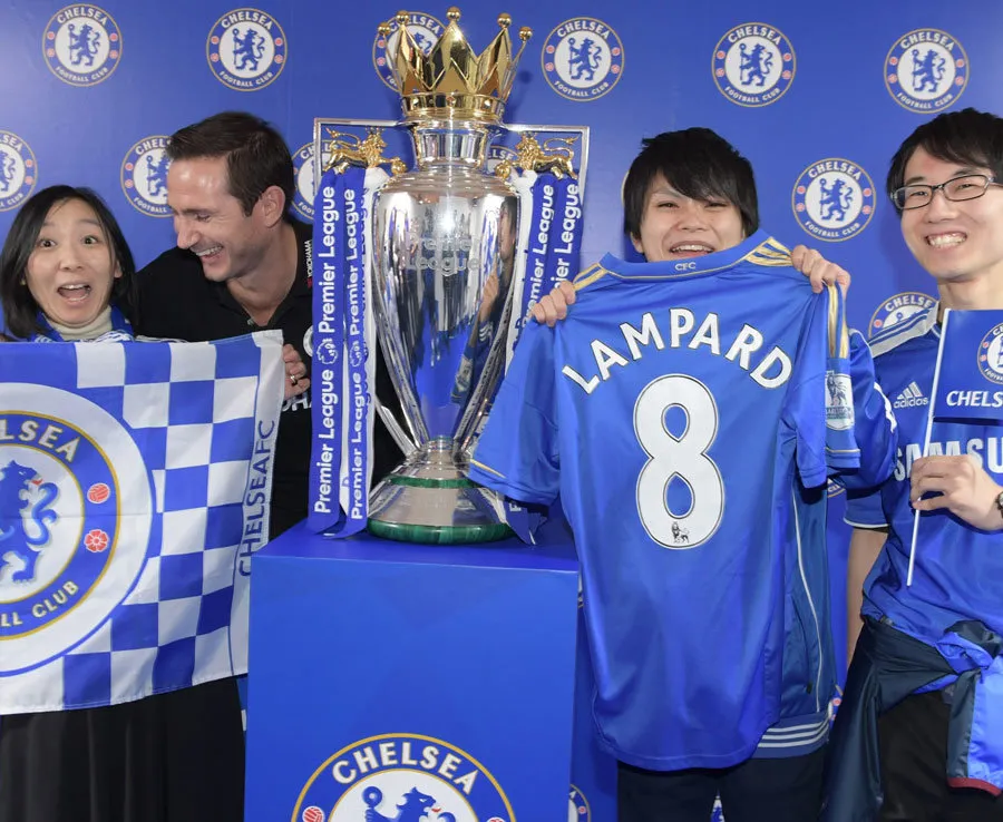 Lampard đại náo Nhật Bản, trêu đùa fan hâm mộ - Bóng Đá