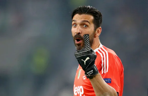 Chơi thăng hoa, De Gea vẫn kém xa Buffon - Bóng Đá