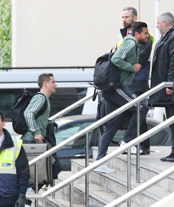 Dàn sao Man Utd hội quân tại khách sạn, vắng bóng Mkhitaryan - Bóng Đá