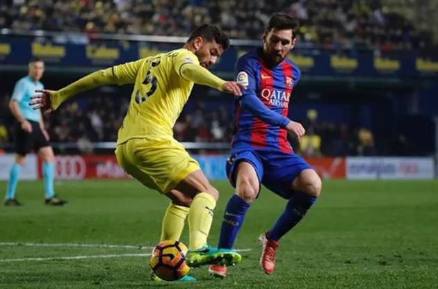Messi sút phạt thần, Barca thoát thua ngoạn mục - Bóng Đá
