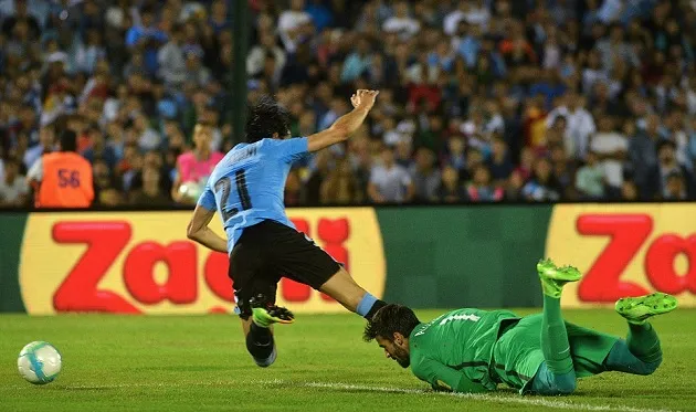 Hat-trick của Paulinho nhấn chìm Uruguay - Bóng Đá