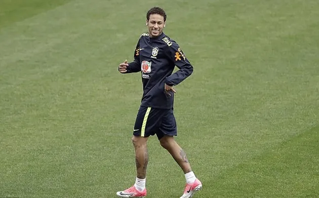 Ảnh Neymar trả lời phỏng vấn và tập luyện - Bóng Đá