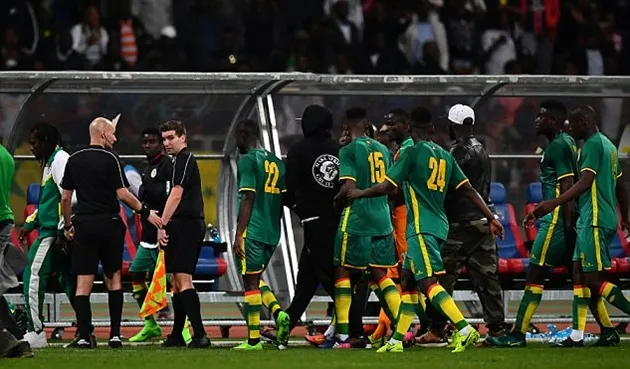 Bạo loạn dữ dội trong trận đấu giữa Bờ Biển Ngà và Senegal - Bóng Đá