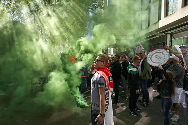Feyenoord diễu hành mừng chức vô địch sau 18 năm - Bóng Đá