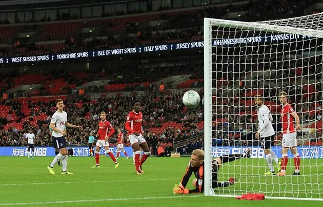 Tottenham 1-0 Barnsley: Llorente ra mắt ấn tượng - Bóng Đá