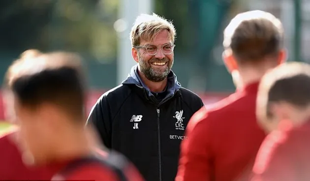 Bật bãi ở Cúp Liên đoàn, Klopp vẫn rạng rỡ trên sân tập  - Bóng Đá