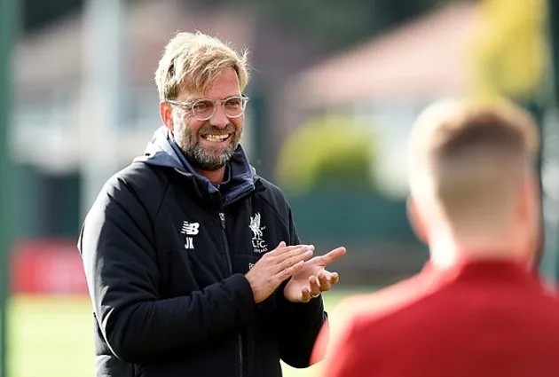 Bật bãi ở Cúp Liên đoàn, Klopp vẫn rạng rỡ trên sân tập  - Bóng Đá