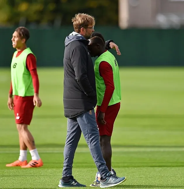 Bật bãi ở Cúp Liên đoàn, Klopp vẫn rạng rỡ trên sân tập  - Bóng Đá