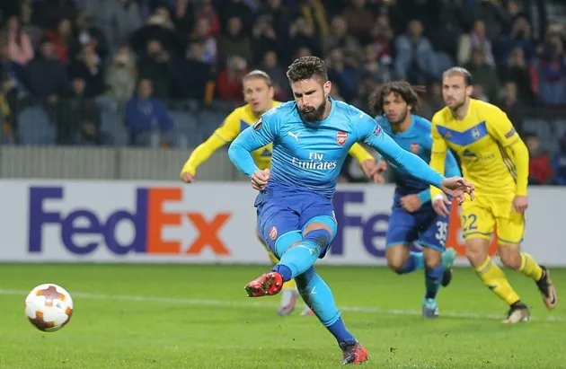 CĐV Pháo thủ mừng ra mặt sau bàn thắng thứ 100 của Giroud - Bóng Đá