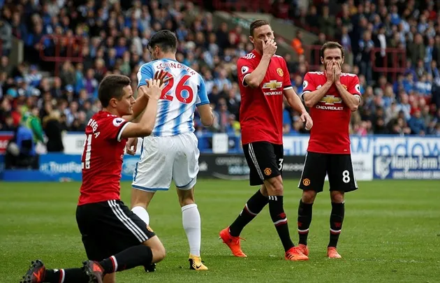 Huddersfield 1-2 Man Utd: Khi Quỷ mất phép - Bóng Đá