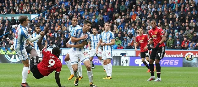 Huddersfield 1-2 Man Utd: Khi Quỷ mất phép - Bóng Đá