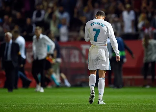 Tịt ngòi, Ronaldo còn bị tố chơi 