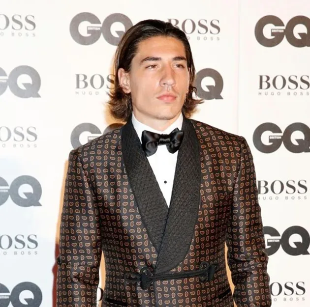 Hector Bellerin mặc đồ hiệu đáng giá cỡ nào? - Bóng Đá