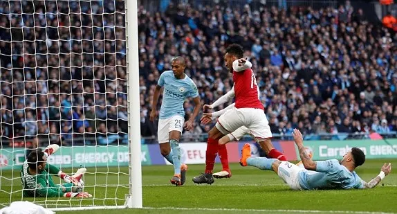 Arsenal sụp đổ sau pha lốp bóng điệu nghệ của Sergio Aguero - Bóng Đá