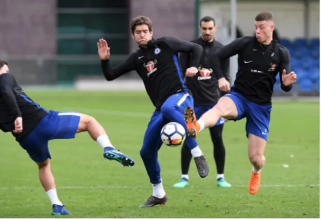 Đếm ngày rời Chelsea, Conte vẫn cháy hết mình trên sân tập - Bóng Đá