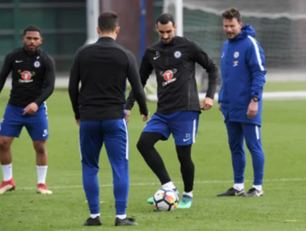 Đếm ngày rời Chelsea, Conte vẫn cháy hết mình trên sân tập - Bóng Đá