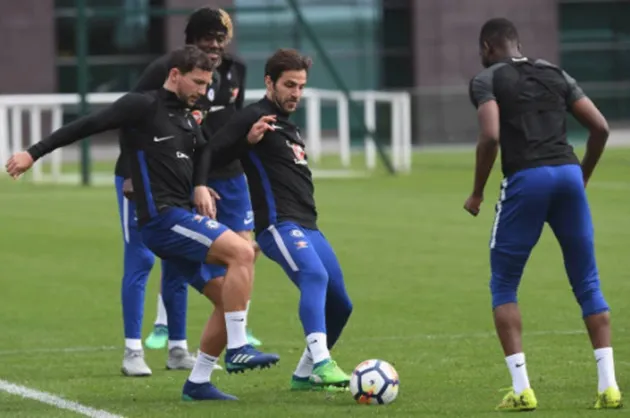 Đếm ngày rời Chelsea, Conte vẫn cháy hết mình trên sân tập - Bóng Đá