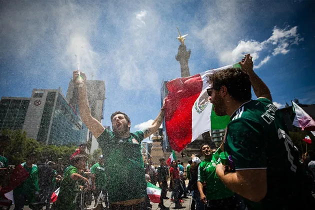 Người dân Mexico ăn mừng ra sao sau chiến thắng lịch sử trước Đức - Bóng Đá