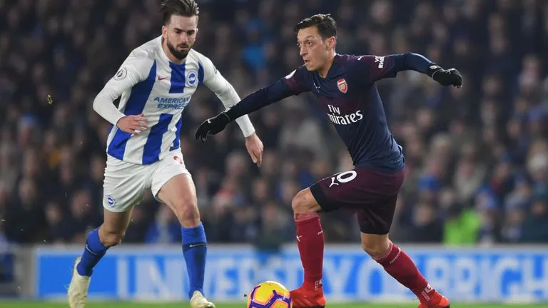 Emery tiết lộ khả năng ra sân của Ozil trong trận derby London - Bóng Đá