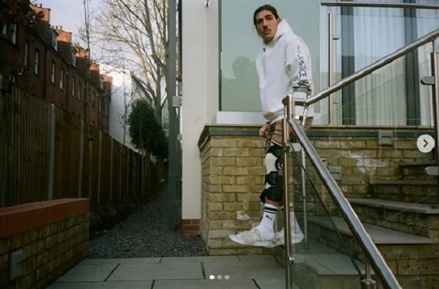 Bellerin hội ngộ chân sút hưởng lương cao nhất thế giới theo cách ít ai ngờ - Bóng Đá