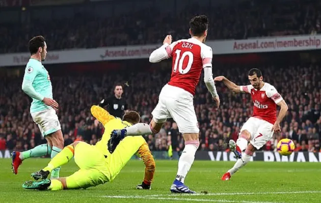 Ozil hủy diệt Bournemouth, Arsenal khẳng định sức mạnh trong cuộc đua top 4 - Bóng Đá