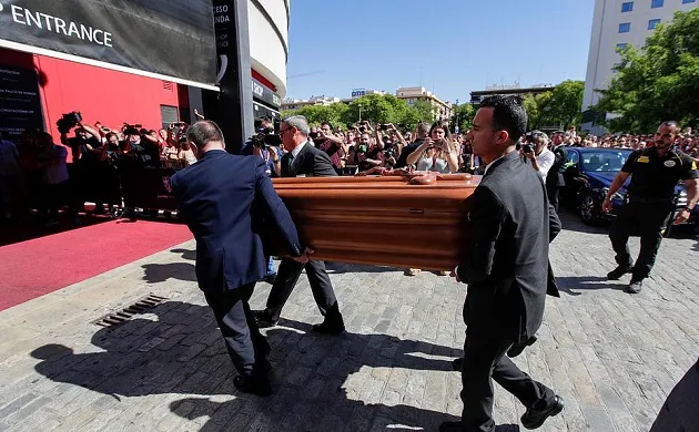 Huyền thoại Real lặng người trong tang lễ của Antonio Reyes - Bóng Đá