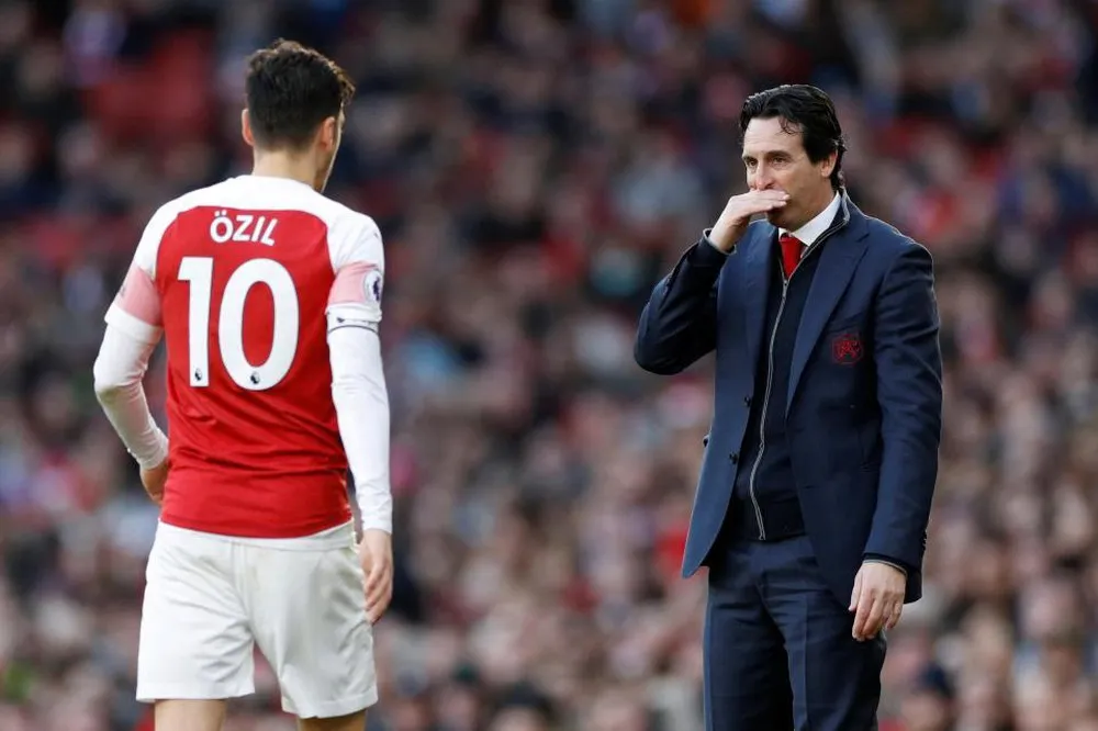 Ozil rời London đến Thổ Nhĩ Kỳ làm chuyện 