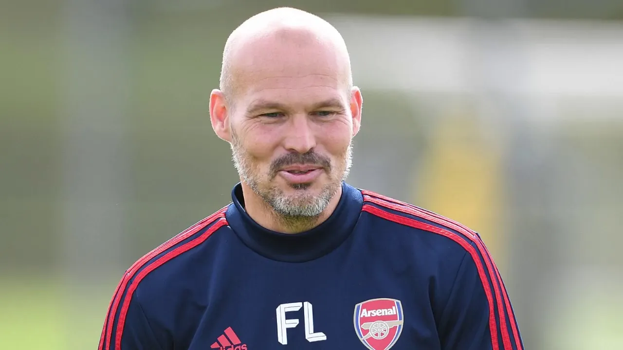 ljungberg can only stay for 12 weeks - Bóng Đá