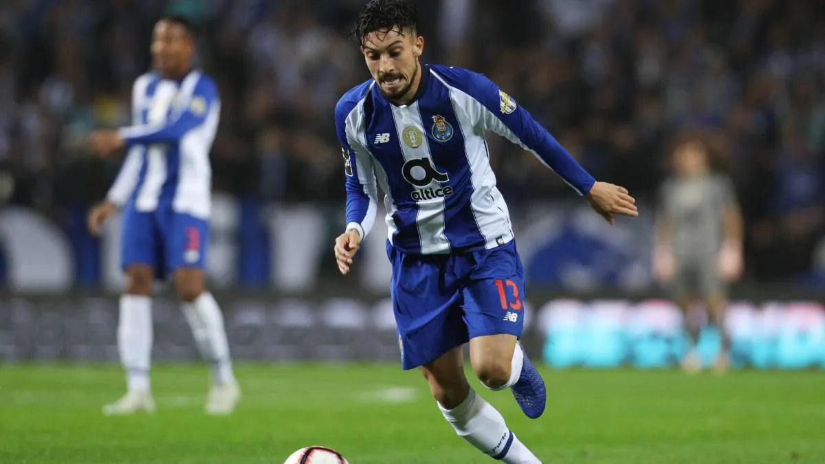 Chelsea entered late bid for Alex Telles - Bóng Đá