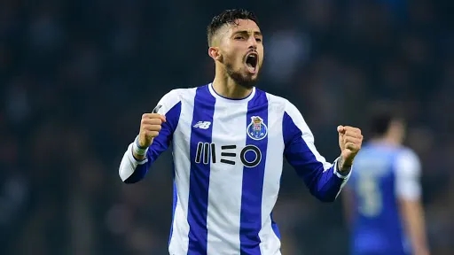 Chelsea entered late bid for Alex Telles - Bóng Đá