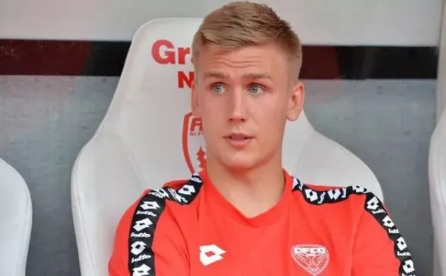 Runarsson undergoes medical check at Arsenal  - Bóng Đá