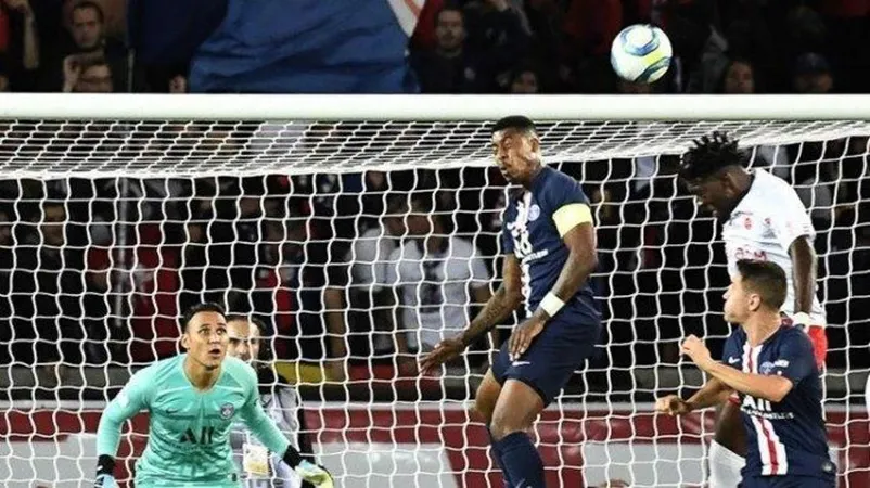 Kimpembe forgets to go for coin-toss as PSG stand-in captain - Bóng Đá