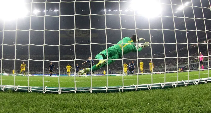 Bürki's first penalty stop - Bóng Đá