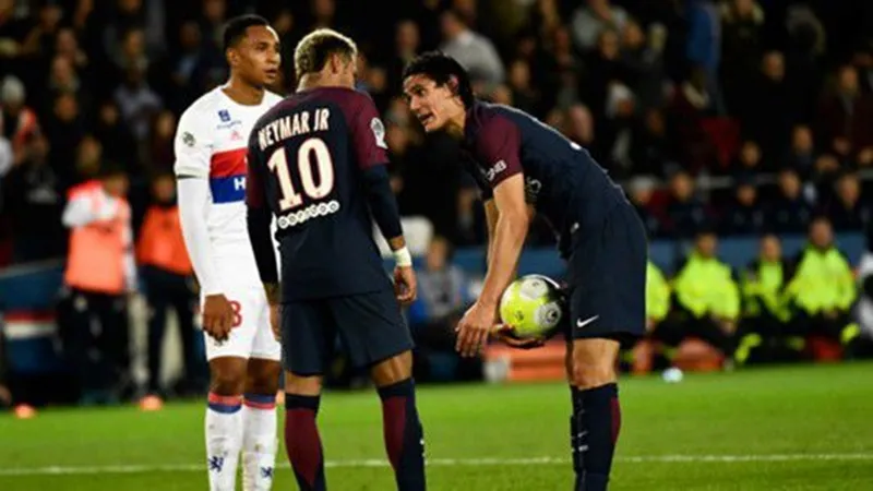 Sau 2 năm, Neymar mới đáp lễ Cavani, NHM PSG xoa tay hài lòng - Bóng Đá