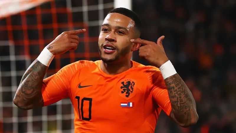 Lyon’s Memphis Depay already training just 16 days after knee surgery - Bóng Đá