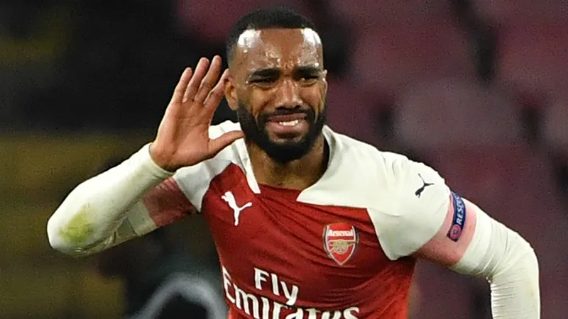 Arsenal set to sell Aubameyang and Lacazette as Arteta closes in on £25m striker - Bóng Đá