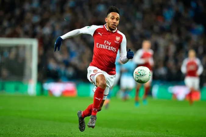 Arsenal set to sell Aubameyang and Lacazette as Arteta closes in on £25m striker - Bóng Đá