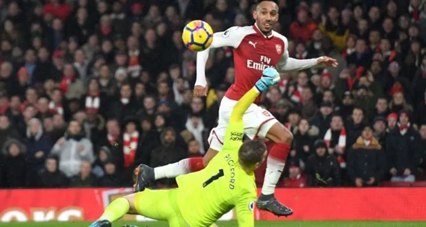 Arsenal set to sell Aubameyang and Lacazette as Arteta closes in on £25m striker - Bóng Đá