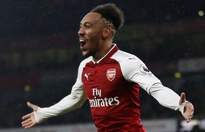 Arsenal set to sell Aubameyang and Lacazette as Arteta closes in on £25m striker - Bóng Đá