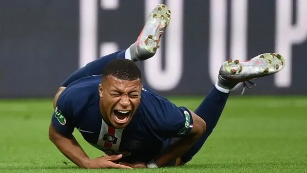 Kylian Mbappe 'heard his ankle crack' in horror tackle - Bóng Đá