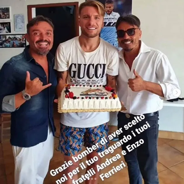 Lazio marksman Immobile and Instagram stunner wife pose with 'Golden Shoe' cake after he tops goal charts - Bóng Đá